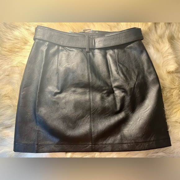 ✨NWT TOPSHOP FAUX LEATHER SKIRT - SIZE 8✨ - Picture 6 of 10